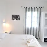 Helios Appartement Pláka